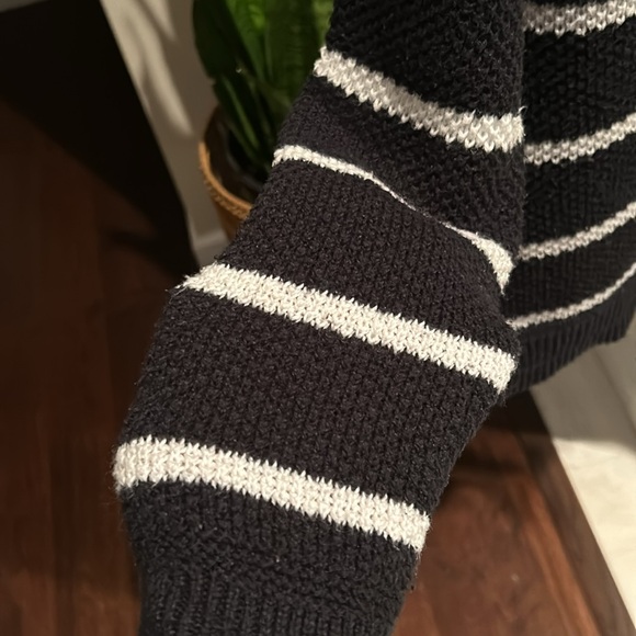 Old Navy Black sweater with white stripes - Picture 4 of 4